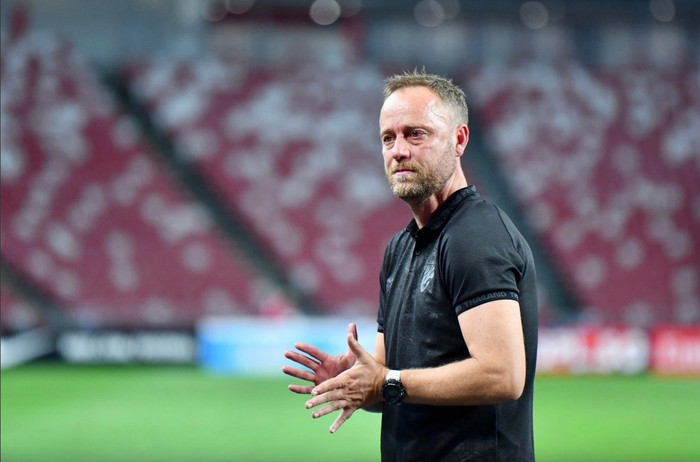 Truyền thông Thái Lan đã thông tin HLV Polking sẽ chia tay tuyển Thái Lan. 