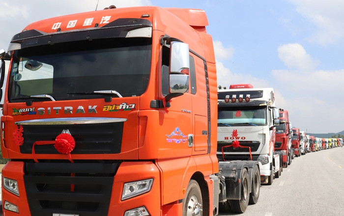 Độc lạ Hà Tĩnh: Chú rể dùng 50 xe container đi rước dâu Ảnh 2