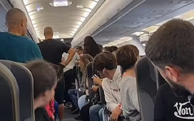 Nữ hành khách bất ngờ chuyển dạ trên máy bay và màn đỡ đẻ 'diệu kỳ' của toàn bộ phi hành đoàn Ảnh 2