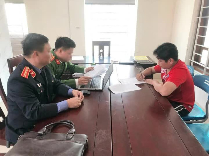 Cơ quan chức năng lấy lời khai của Nguyễn Thành Nam 