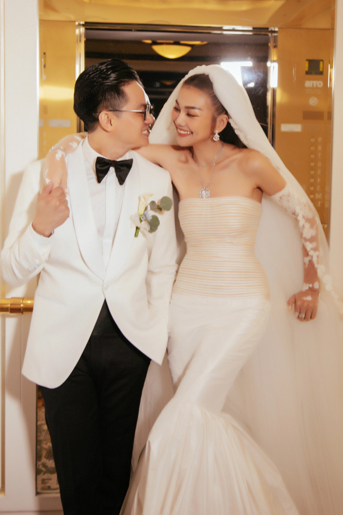 Thanh Hằng nói cô hài lòng vì mọi thứ trọn vẹn, đón nhận nhân duyên đến tự nhiên và có bạn đời giỏi giang, đồng cảm nhiều điều trong cuộc sống.
