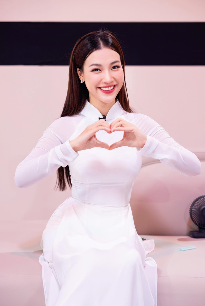 Hoàng Oanh trải qua cuộc hôn nhân không trọn vẹn khiến cô mất thời gian dài để cân bằng cuộc sống như hiện tại. 