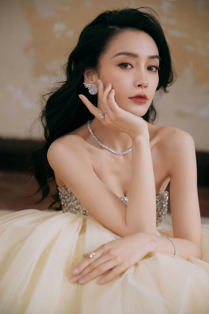 Angelababy từng khiến công chúng ngạc nhiên khi thực hiện nhiều lịch trình công việc trong một thời gian ngắn
