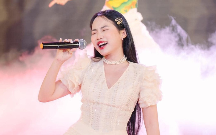 Phương Mỹ Chi bắn nốt cao xuất thần khi hát 'Bóng phù hoa' trên sân khấu, khán giả không thể ngồi yên Ảnh 2