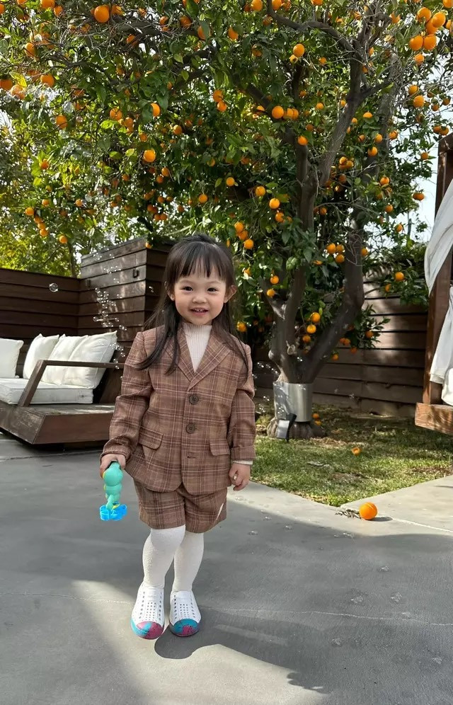 Suchin chứng minh, mình là một trong những em bé hot nhất của showbiz Việt thời điểm hiện tại. 