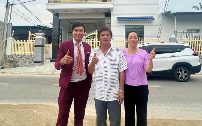 Lộc Fuho bàn giao cơ ngơi khang trang cho bố mẹ vợ, tiết lộ số tiền xây nhà gây bất ngờ Ảnh 2