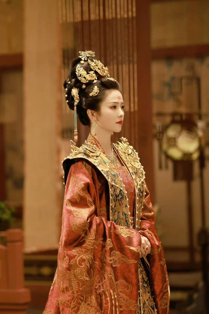 Những chi tiết rối mắt nặng nề khiến Bạch Lộc dừ đi trông thấy.