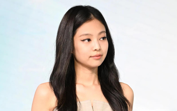 Jennie BLACKPINK đọ sắc với 'bóng hồng' của Son Heung Min: Bằng tuổi nhau nhưng nhìn khác biệt quá Ảnh 2