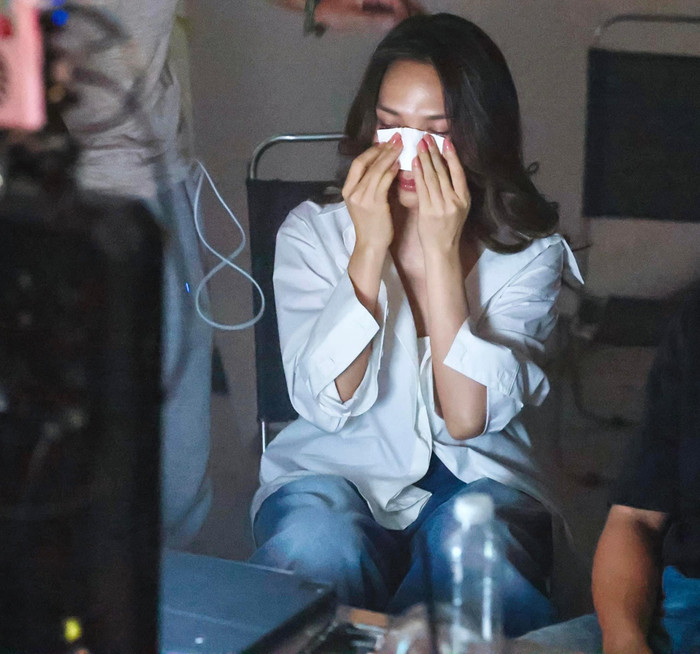 Chứng kiến thành viên trong FC qua đời, Mỹ Tâm khóc nghẹn, đau xót đến quặn lòng.