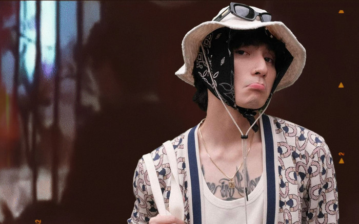 Clip hiếm hoi: Sơn Tùng hát karaoke 'Nơi tình yêu bắt đầu', tương tác cực ngọt với bạn nữ Ảnh 2