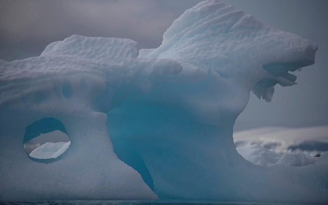 Tảng băng trôi lớn nhất thế giới bắt đầu 'lang thang' sau 3 thập kỷ nằm yên dưới biển Nam Cực Ảnh 2