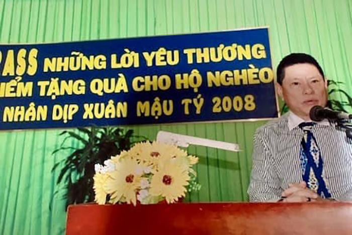 Hậu tuyên bố vỡ nợ, tỷ phú Hoàng Kiều khoe ảnh hiếm bên một chân dài đình đám cách đây 15 năm Ảnh 2