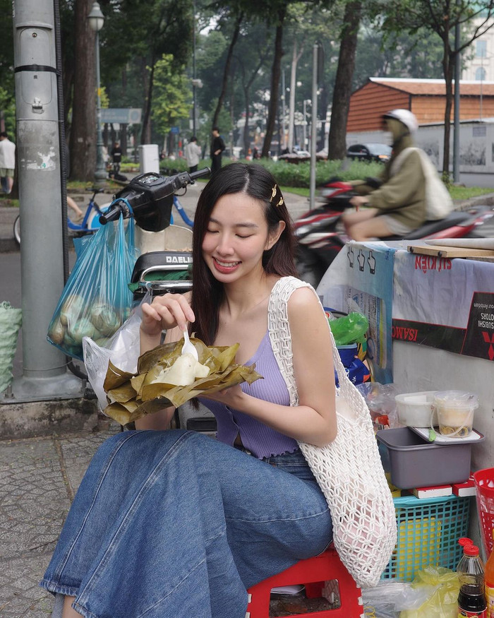 Hoa hậu Thùy Tiên không ngần ngại khoe mặt mộc ở chốn đông người