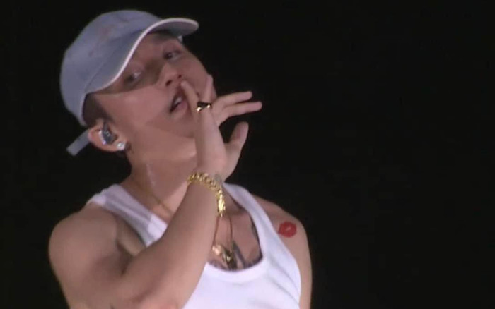 Sơn Tùng xúc động, suýt bật khóc khi trải lòng trên sân khấu: Ai nghe cũng không cầm được nước mắt! Ảnh 2