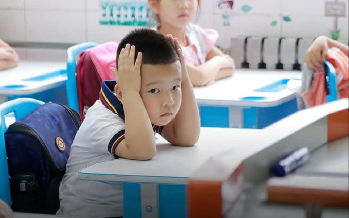 Bé trai làm văn kể kỷ niệm 'suýt mất mạng' của mình, cô giáo đọc xong ôm bụng cười ngặt nghẽo Ảnh 2