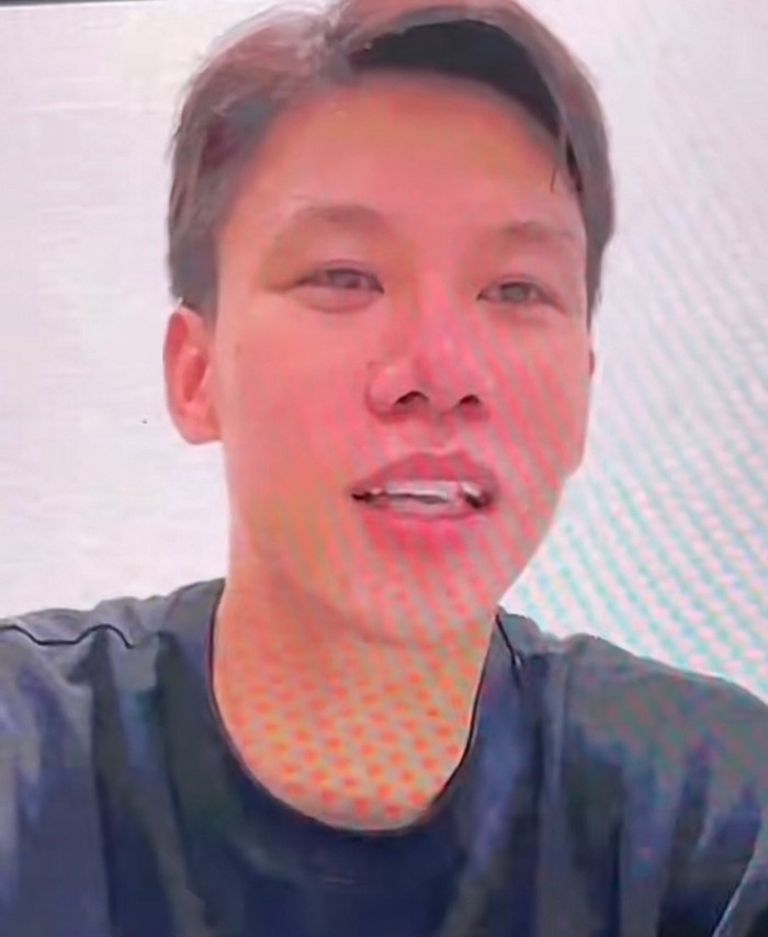 Anh cả Quế Ngọc Hải chúc mừng hạnh phúc 2 em.