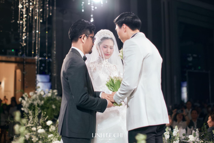 Doãn Hải My không thể kiềm chế những giọt nước mắt khi được bố dặn dò (Ảnh: Linh Lê Chí)