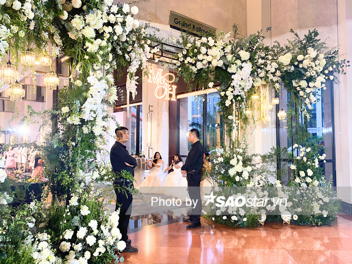 Không gian bên ngoài sảnh hội trường cưới của Đoàn Văn Hậu và Doãn Hải My