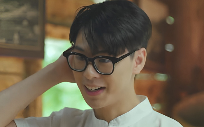 Chúng Ta Của 8 Năm Sau tập 10: Dương vui vẻ nhận quà từ trai lạ, đối phương đẹp ngang ngửa Lâm Ảnh 2