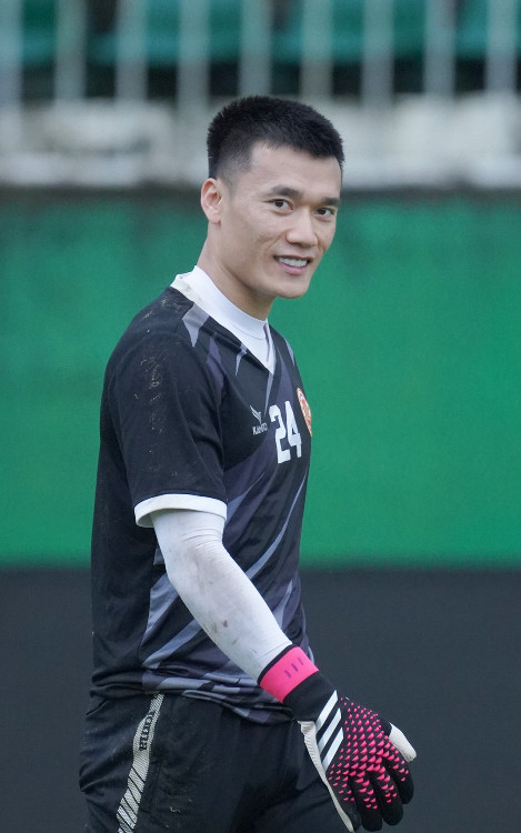 Thủ môn Bùi Tiến Dũng đối diện giai đoạn khó khăn nhất sự nghiệp? Ảnh: CLB CAHN