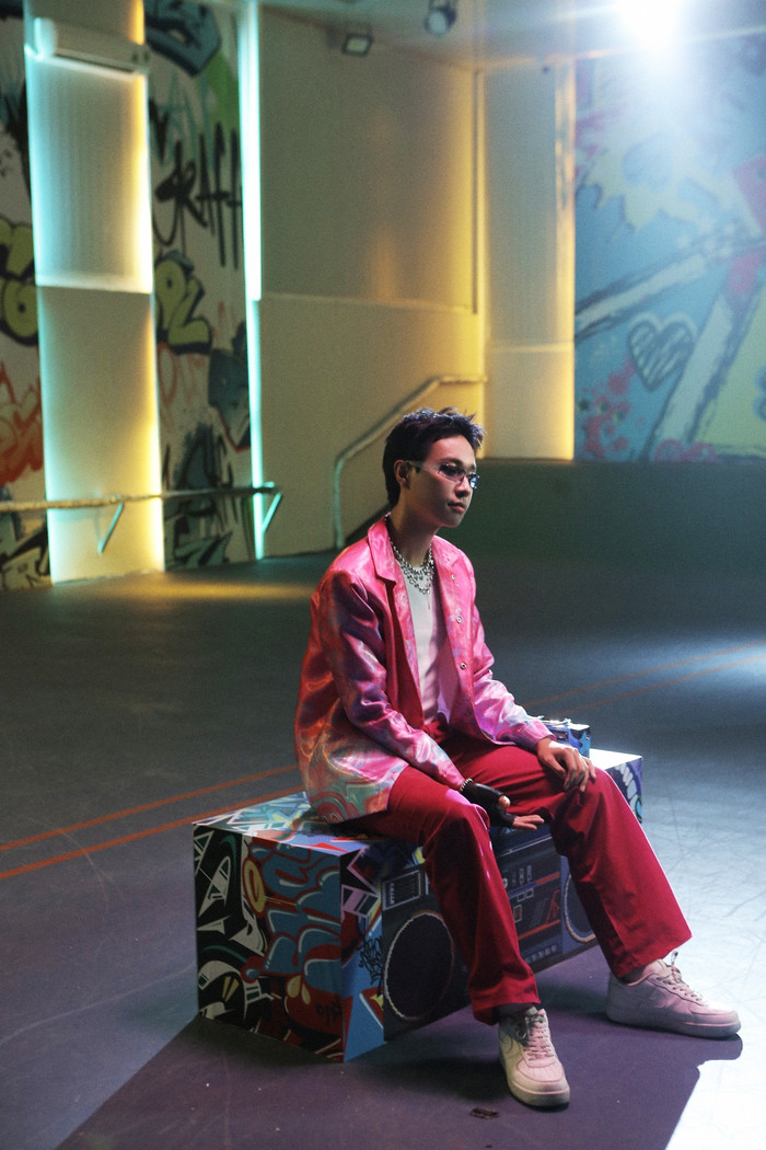 Hà An Huy cũng xuất hiện trong MV debut của Giana.