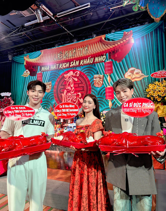 Gia đình Hoa Dâm Bụt cùng nhau đi dâng hương giỗ Tổ nghề