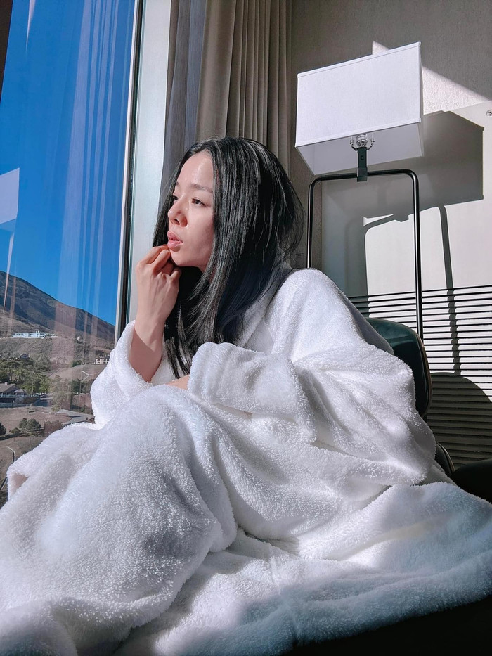 Lệ Quyên cho biết cô rơi trạng thái ngủ triền miên, cơ thể mệt mỏi phần do lịch trình làm việc dày đặc. 