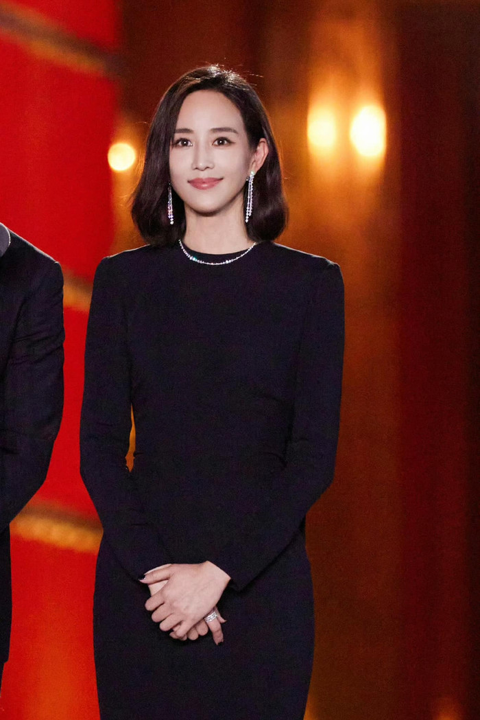 Theo một số nguồn tin, mẹ của nữ diễn viên vô cùng ưng ý với bạn trai tin đồn của Trương Quân Ninh là đạo diễn Kha Vấn Lợi