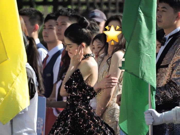 Nhờ bộ váy lộng lẫy, nhan sắc xinh đẹp, vóc dáng cùng khí chất hơn người, Nhất Lạp Đậu đã nhanh chóng trở nên nổi tiếng.