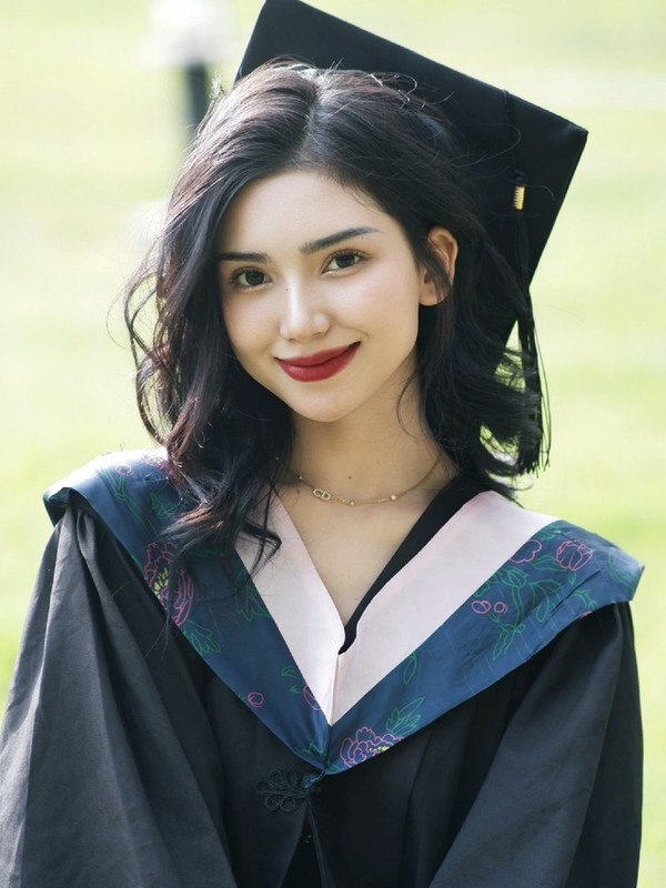 1 năm trôi qua kể từ thời điểm đó, hiện tại Nhất Lạp Đậu đã sắp tốt nghiệp. 