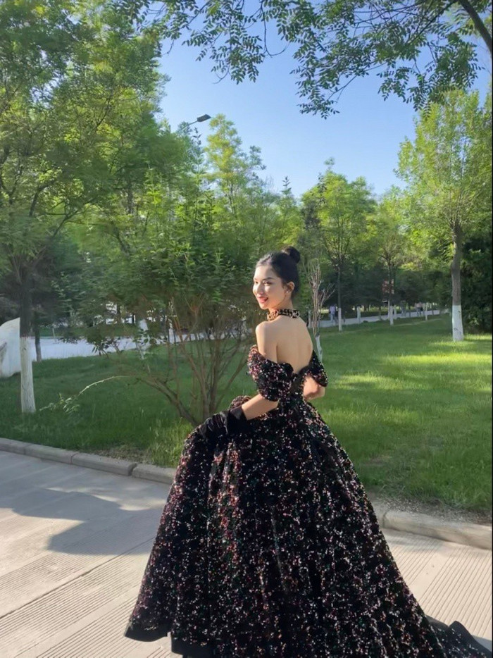 Qua tìm hiểu, những hình ảnh viral khắp cõi mạng của Nhất Lạp Đậu thực chất đã được quay chụp từ 1 năm trước.