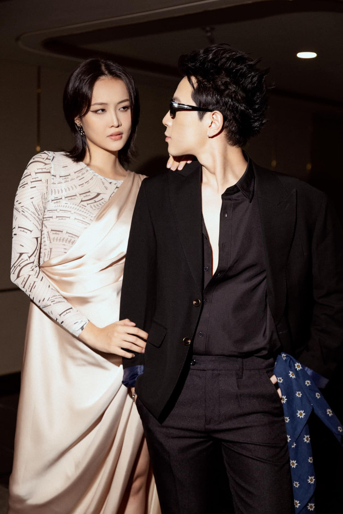 Khi dự sự kiện cùng chồng, Trương Mỹ Nhân lựa chọn những bộ đồ che bụng