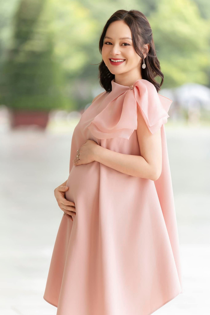 Trước khi về quê chồng, Lan Phương vẫn tranh thủ tham gia một số sự kiện, nhận lời hợp tác với các nhãn hàng