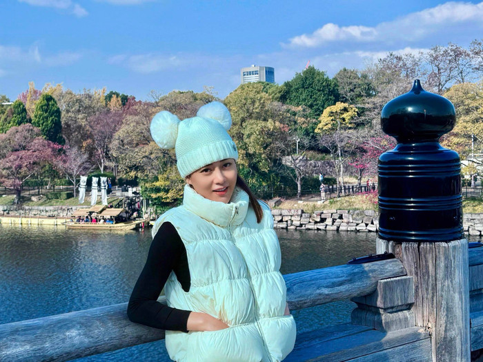 Phương Oanh ưu tiên những bộ đồ thoải mái, rộng rãi để chưng diện