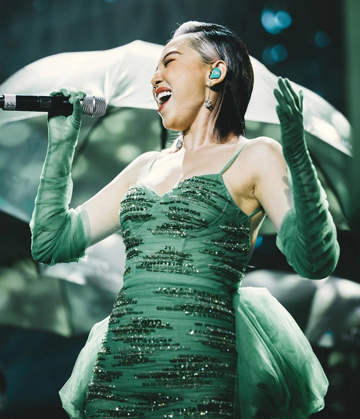 Tóc Tiên từng được nhiều khán giả kỳ vọng là 'Nữ hoàng giải trí' thế hệ mới.