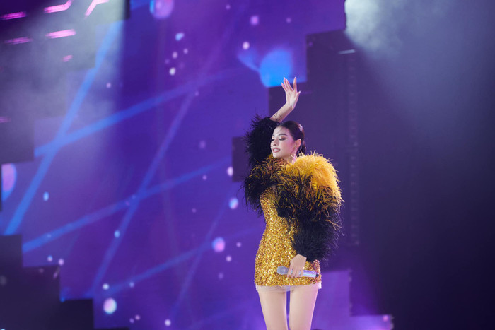 Kiều Loan chăm chỉ hoạt động và ngày càng chinh phục được nhiều khán giả.