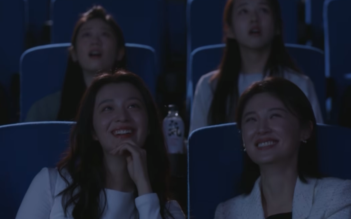 Lưu Tranh đang xem phim cùng bạn thì được tỏ tình.