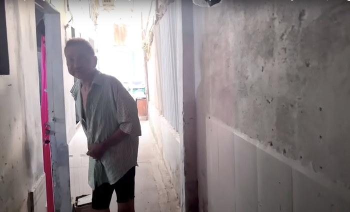 Con hẻm nhỏ vào căn trọ của Aly Dũng.