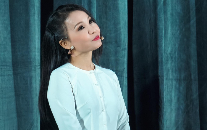 Cẩm Ly quên lời khi đang biểu diễn, ngơ ngác 'tự thú' với khán giả Ảnh 2