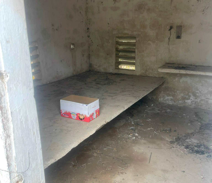 Bên trong điếm canh đê-nơi người dân phát hiện trẻ sơ sinh bị bỏ rơi. Ảnh: Sức khỏe & Đời sống