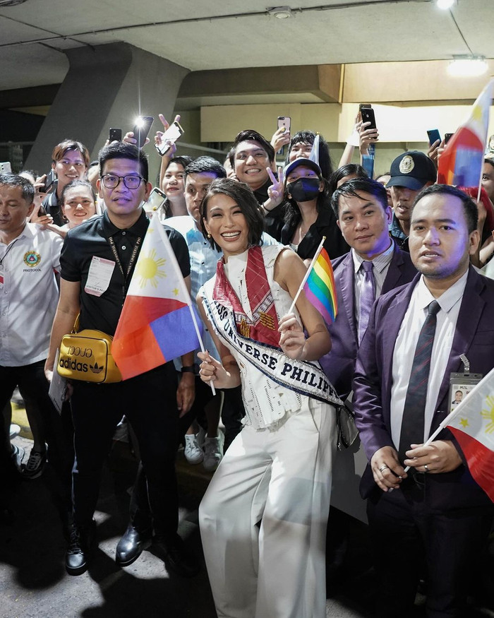 Không lập thành tích cao tại đấu trường lớn nhất hành tinh, Michelle Dee vẫn được người dân tại quê nhà chào đón nồng nhiệt ngày trở về. 