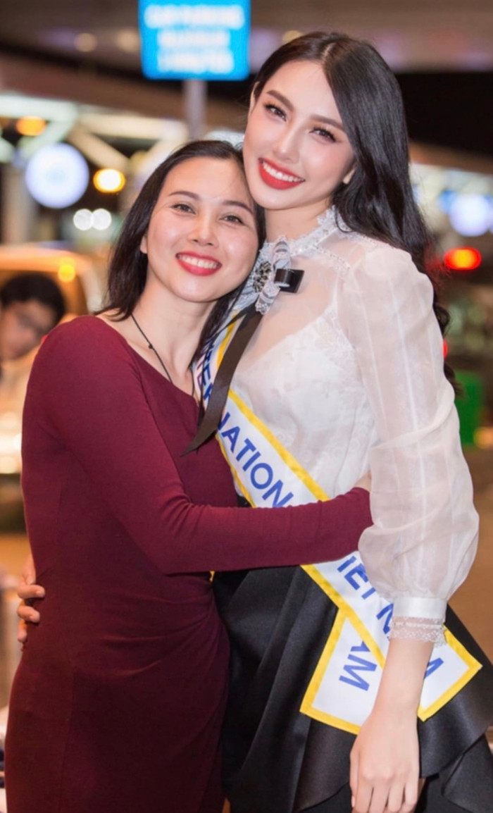 Với nhan sắc trẻ trung, cô thường bị nhầm là chị em với con gái. 