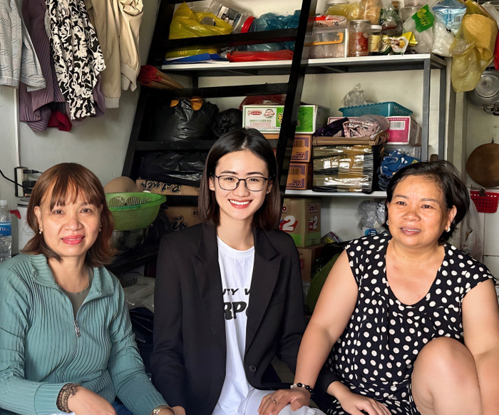 Giữa thời điểm Ý Nhi lên đường du học, loạt ảnh hiếm hoi của nàng hậu trong nhiệm kỳ bất ngờ gây chú ý.