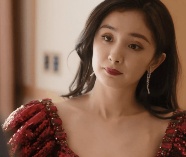 Điểm mặt những mỹ nhân 'làm màu' nhất CBiz: Bạch Lộc vừa điền tên, Dương Mịch vừa sến, vừa già Ảnh 2