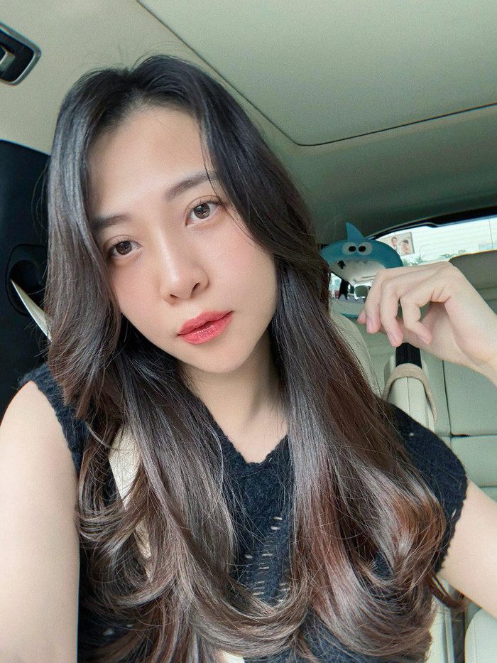 Đàm Thu Trang khá chăm chút cho mái tóc hậu sinh nở