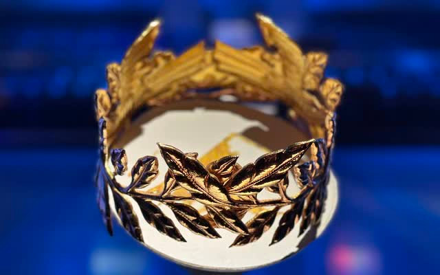 Vòng nguyệt quế danh giá ở mỗi trận chung kết khiến thí sinh nào cũng quyết tâm chinh phục