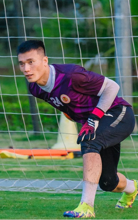 Theo thông tin của Saostar, CLB HAGL chưa hỏi mượn thủ môn Bùi Tiến Dũng như các tin đồn gần đây. Ảnh: CLB CAHN