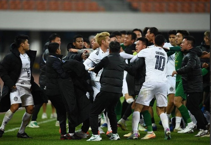  Theerathon bị nói hăng hái đánh nhau. Ảnh: Sohu