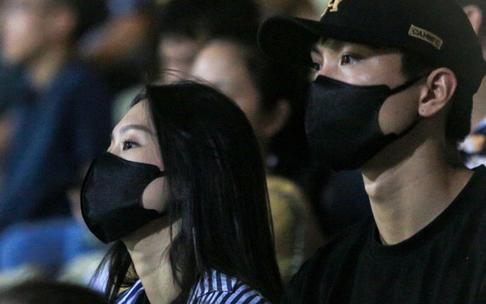 Đoàn Văn Hậu và bạn gái lộ diện trước thềm đám cưới, visual cô dâu tháng 11 qua camera thường Ảnh 2