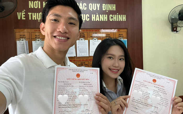 Ngày 20/10 vừa qua, Đoàn Văn Hậu và vợ đã đi đăng ký kết hôn. 